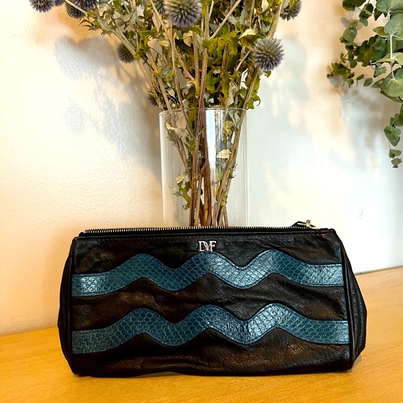 DVF clutch, blue snakeskin and black leather - Picture 1 of 2